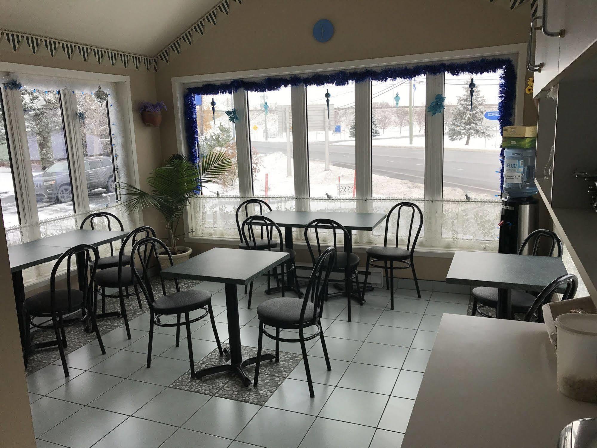 Motel Belle Riviere Сен-Жан-сюр-Ришельо Екстериор снимка